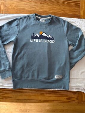 Life Is Good Men's Slate Blue Mountain Graphic Crewneck